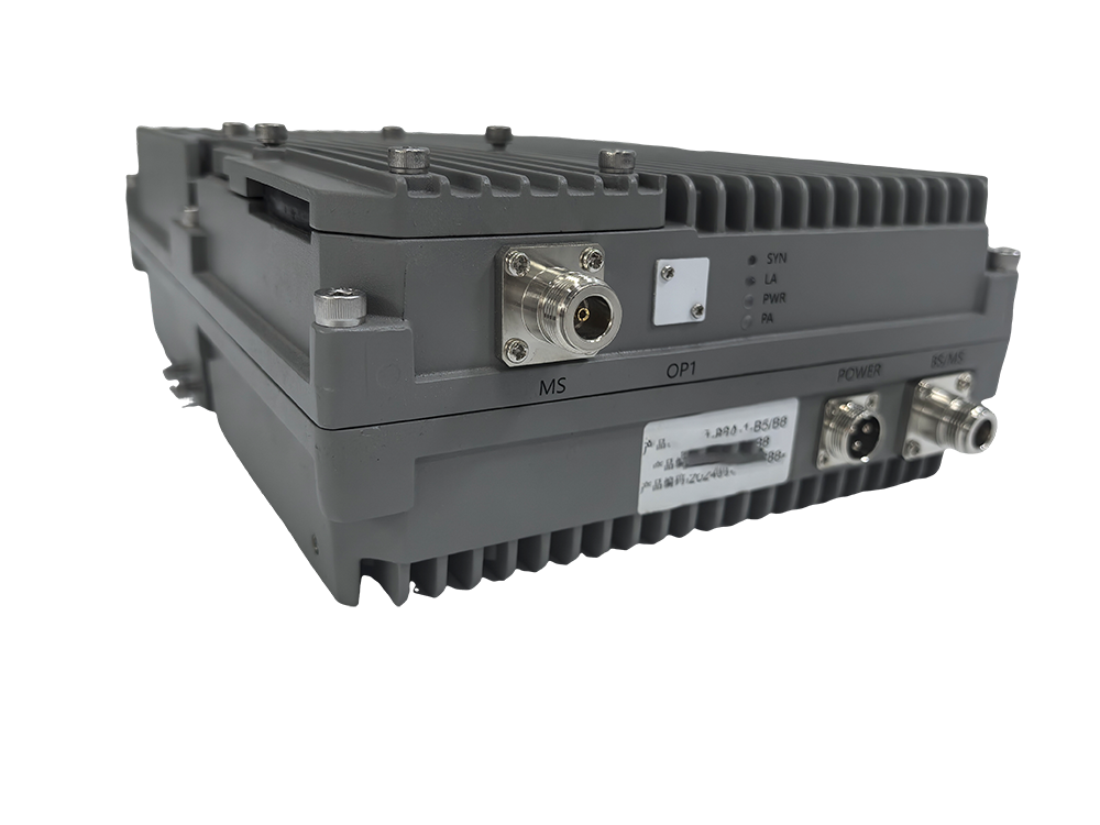  富蕴三频手机信号接收器2000㎡