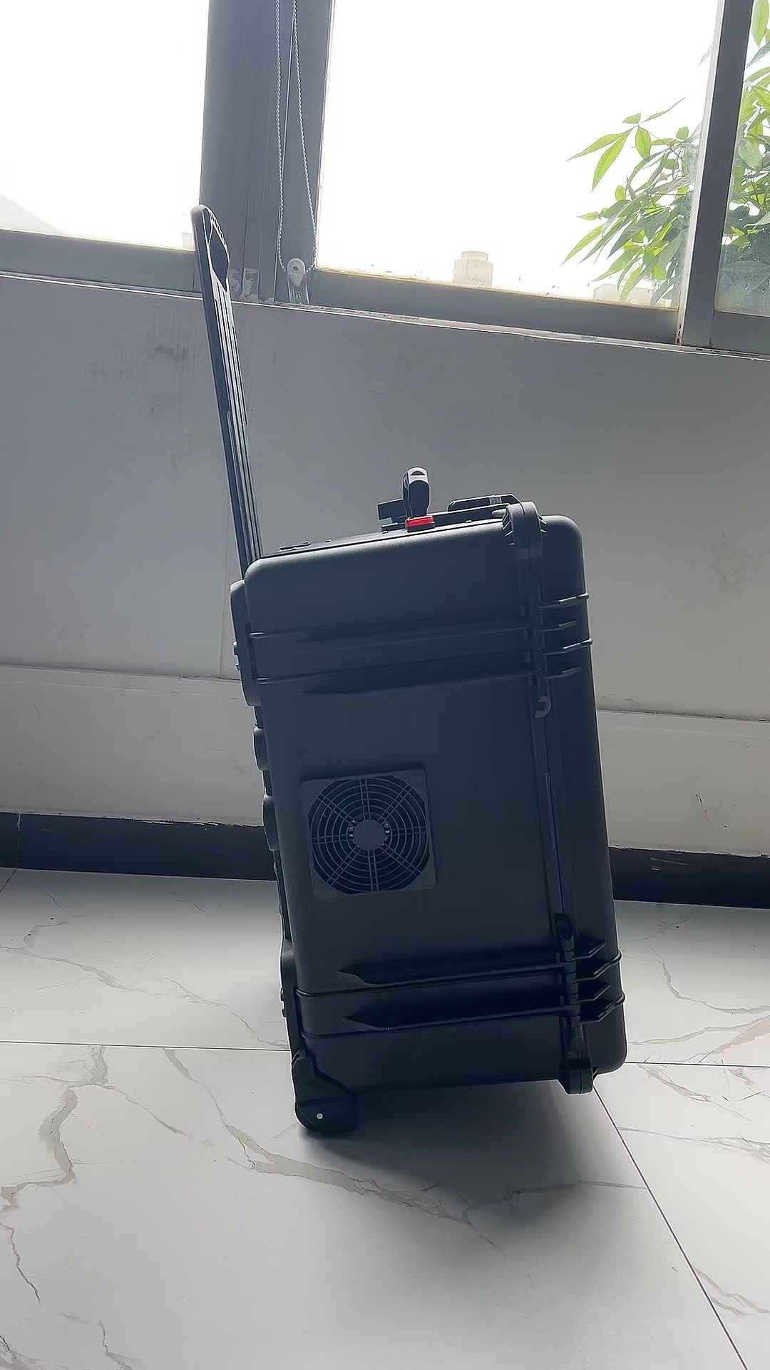 富蕴手拉箱型移动通信干扰器